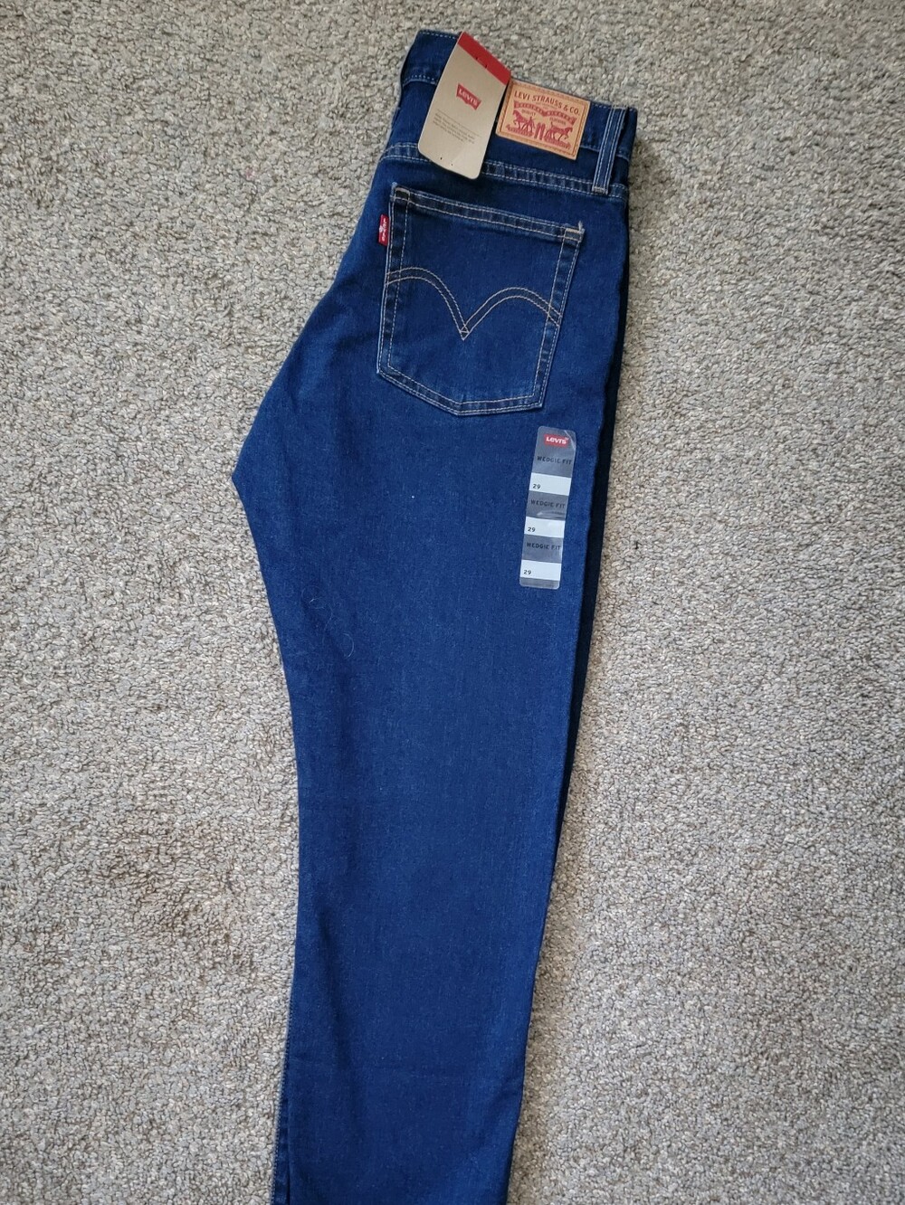 Levi's Wedgie Fit NWT size 29 Crop Denim Jeans